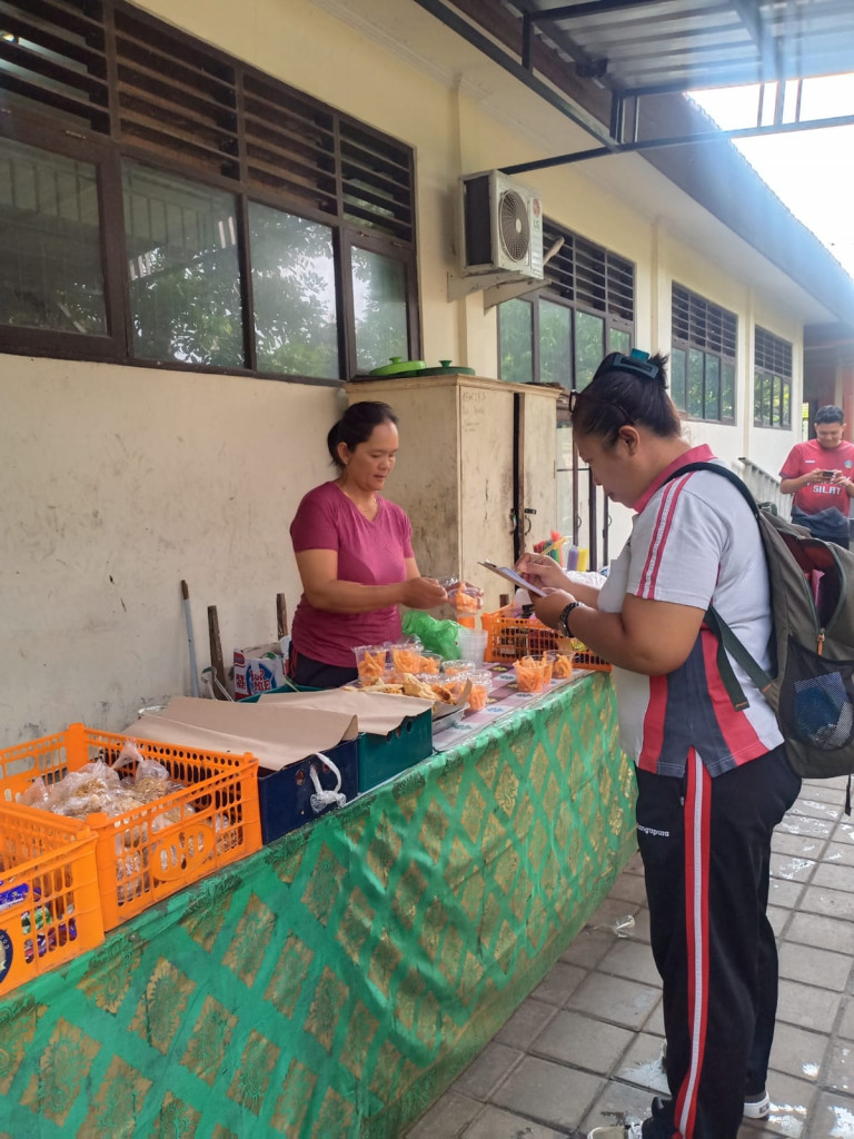 PEMBINAAN KANTIN SEHAT BERSAMA PROGRAM KESLING DI SD NO 2 MUNGGU